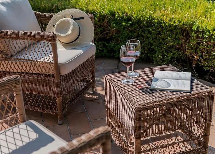 Casa Antonio Βίλα *