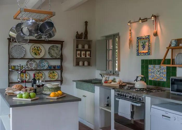 Casa Antonio Βίλα *